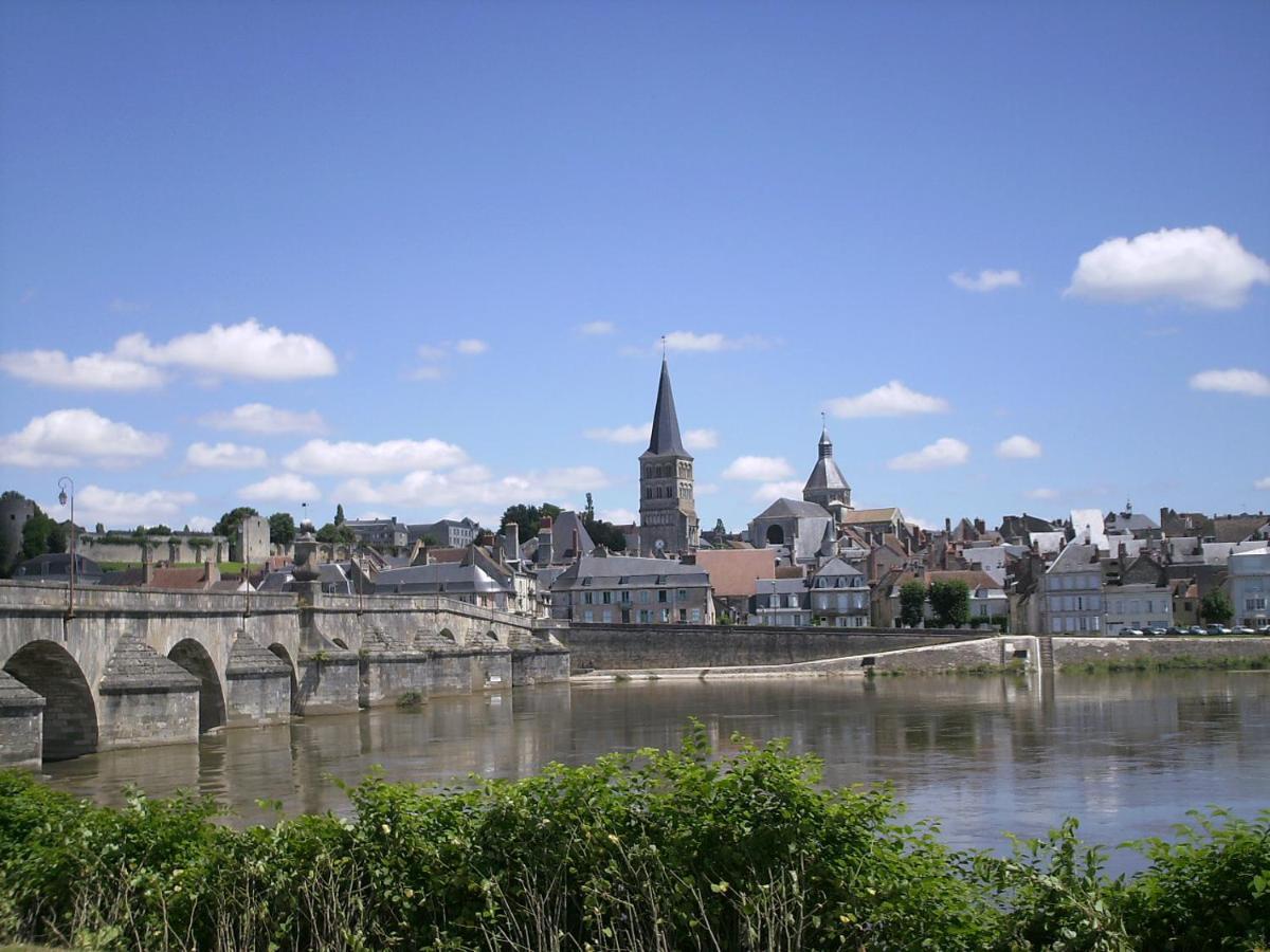 Maison De La Loire Ла-Шарите-сюр-Луар Экстерьер фото